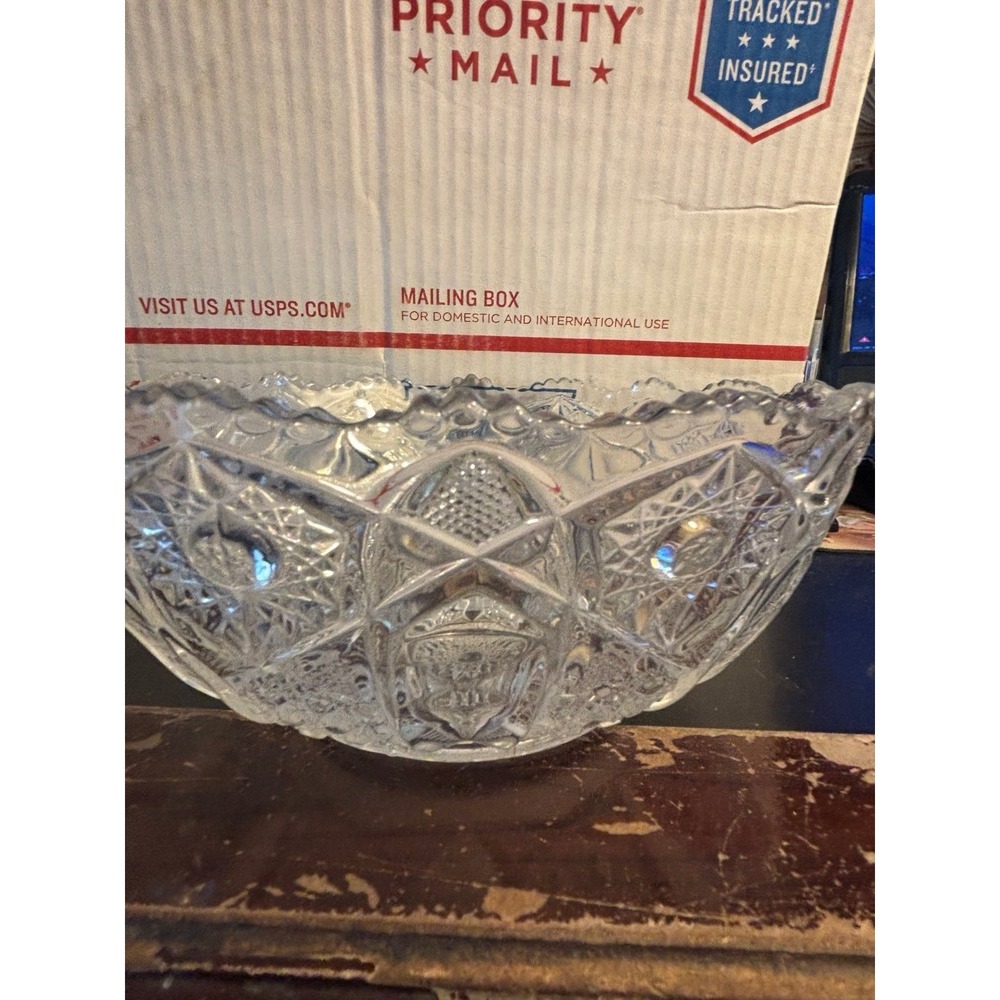 VINTAGE SAWTOOTH EDGE CRYSTAL FRUIT BOWL 8"